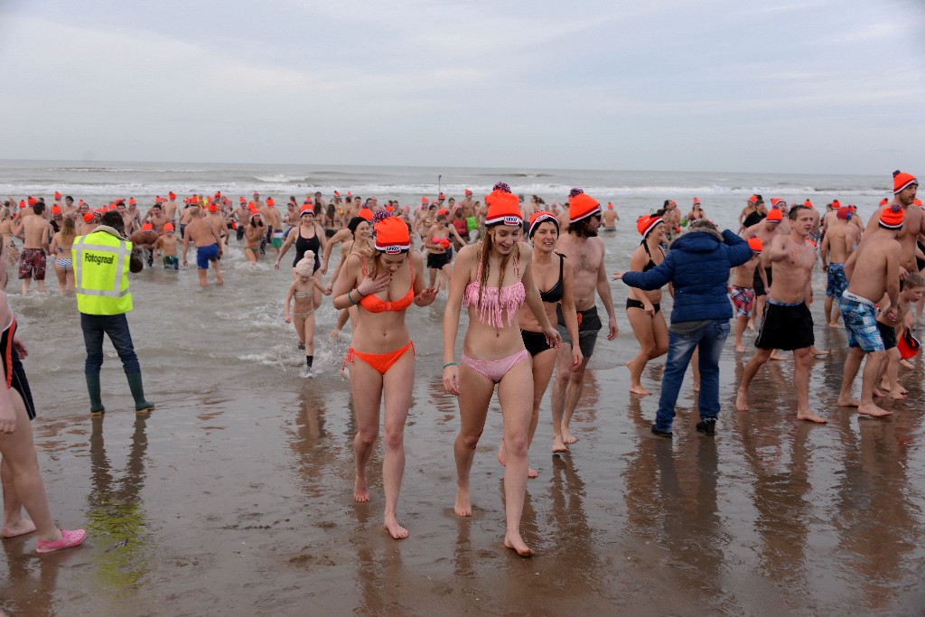 ../Images/Nieuwjaarsduik Nederzandt 2016 073.jpg